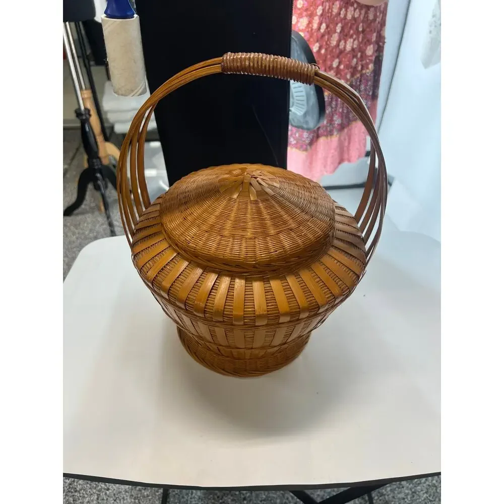 Vintage basket 40's hand-woven bamboo rattan ginger jar lidded handle pedestal